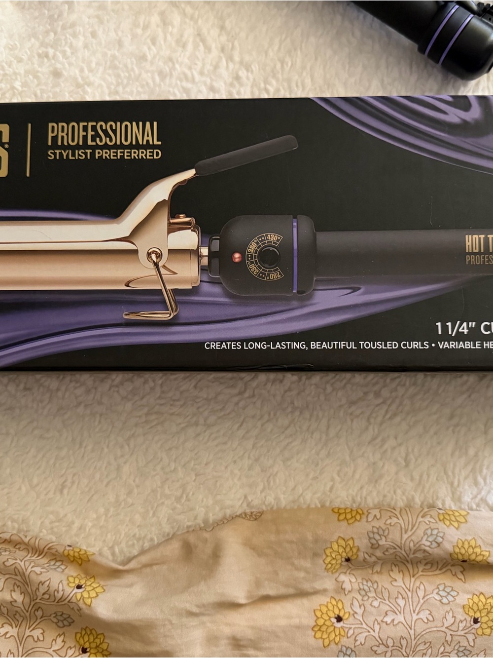 HOT TOOLS 24K Gold Professional 1 1/4" Curling Iron in Black and Gold